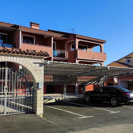 Apartments Marla 波雷奇 外观 照片