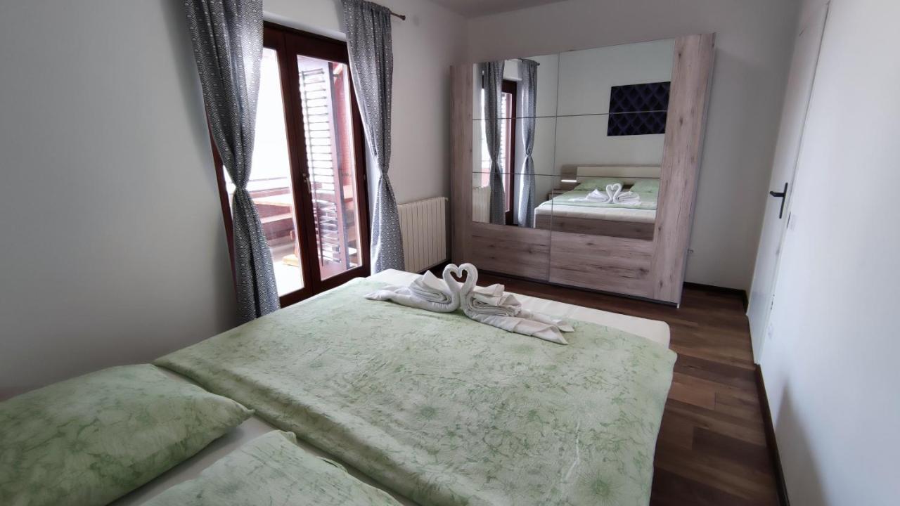 Apartments Marla 波雷奇 外观 照片